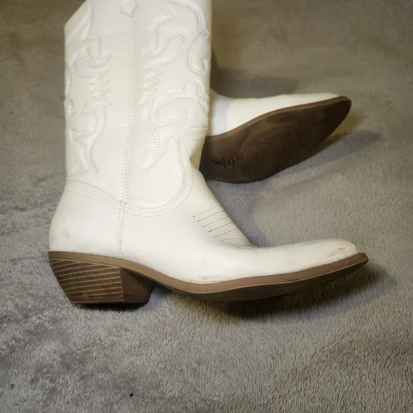 Soda White Western Heeled Boots